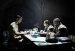 Søndagsmystik. Sarah Lund (Sofie Gråbøl) og Ulrik Strange (Mikael Birkkjær) er på sviptur til Helmandprovinsen for at afhøre lægen Frederik Holst (Mads Wille). Men han er (vist) ikke morderen. Foto: Tine Harden/DR 