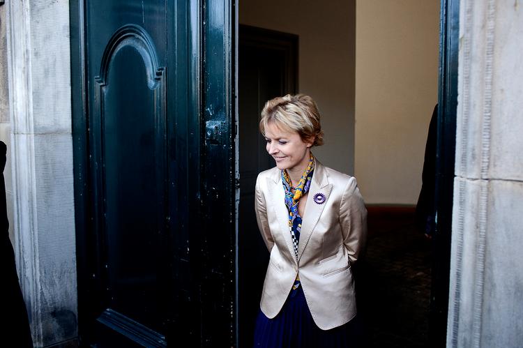 Venstrekvinde. Klima- og energiminister, Lykke Friis (V) retter ind efter partilinjen og dropper medlemsskab af VL-gruppe. 