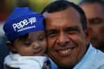 VINDER. Den konservative Porfirio Lobo ser ud til at have overbevist Honduras' befolkning om sine kvaliteter. 