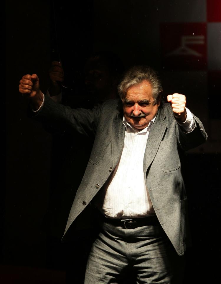 Oprører. Den aldrende partisan Jose Mujica jubler over sin valgsejr, der gør ham til præsident i Uruguay. 