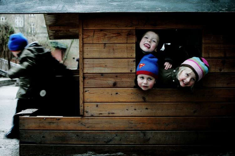 Spildtid. Pædagoger og politikere taler groft sagt to forskellige sprog. Derfor giver det heller ikke mening, at en stor del af pædagogernes arbejdstid går med at formidle sig skriftligt til politikerne, viser en ny undersøgelse fra EVA. 