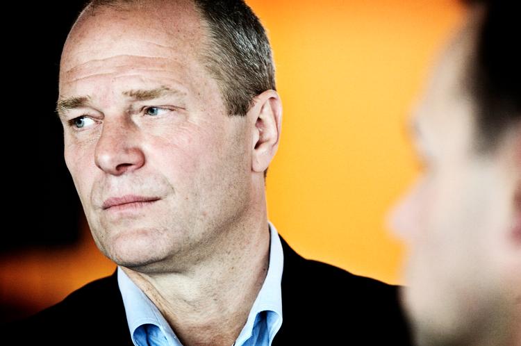 »Jeg er glad for, at efterlade et DR med et mangfoldigt udbud af brede og smalle public service- kanaler og -programmer«, siger Lars Grarup til DR's hjemmeside.. 