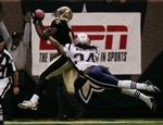 grebet. New Orleans Saints' Robert Meachem griber en pasning og forvalter den til et touchdown mod New England Patriots. 