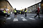 Mange forældre bryder sig ikke om at sende deres børn alene ud i trafikken. Men så lærer de aldrig at færdes der, påpeger politi samt Rådet for Sikker Trafik. 