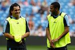 Millionben. Carlos Tevez og Robinho (til højre) er to af Manchester Citys helt dyre indkøb. Robinho kostede 32,5 mio. pund i september 2008, mens Tevez  angiveligt kostede 30 mio. pund, da han blev købt i juli. 
