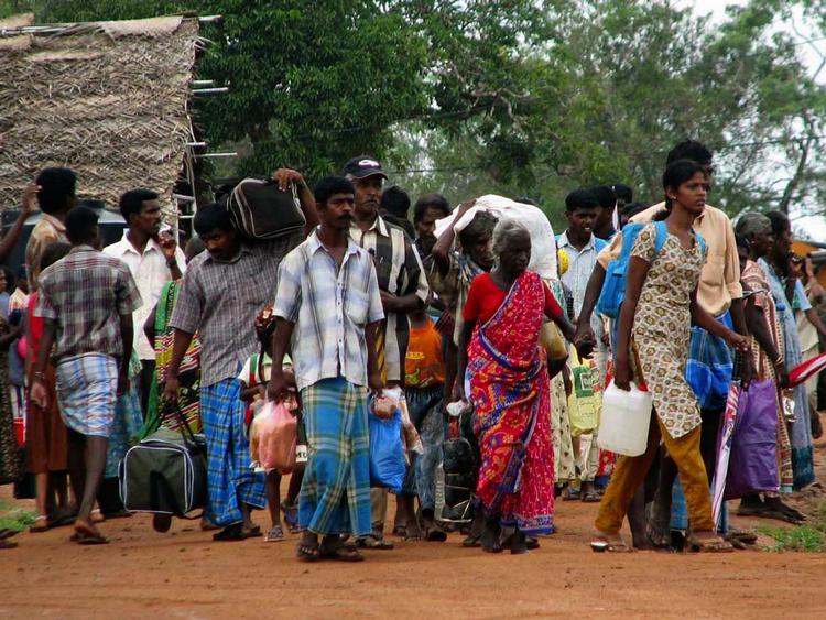 Frihed. De tamilske flygtninge fik i dag lov at forlade deres lejr på Sri Lanka, hvor de har været tilbageholdt i seks måneder. 