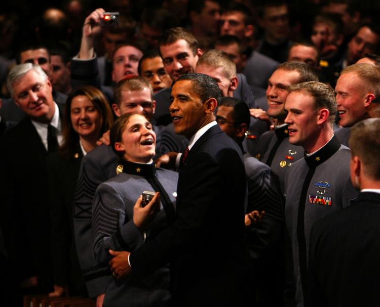 Exit. Den amerikanske præsident Barack Obama vil begynde tilbagetrækningen af soldater i 2011. 