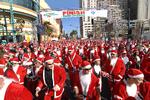 Rødt løb. På lørdag okser julemænd for femte gang gennem Las Vegas. Men man behøver ikke at tage helt til Nevada for at se julemandsløb. Man kan nøjes med en tur til Middelfart 13. december. 