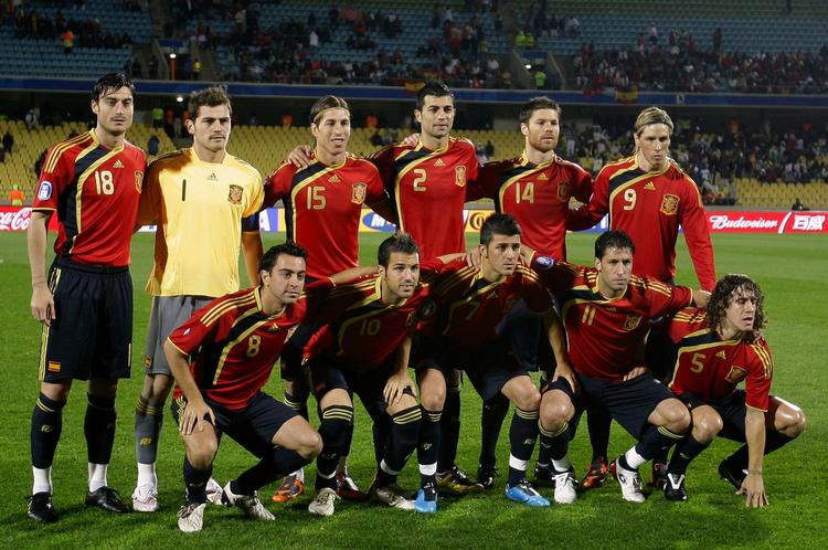 frygtede. Spaniens stjerner har før skabt problemer for danskerne. Det vil Morten Olsen gerne undgå i gruppespillet til VM. Arkivfoto. 
