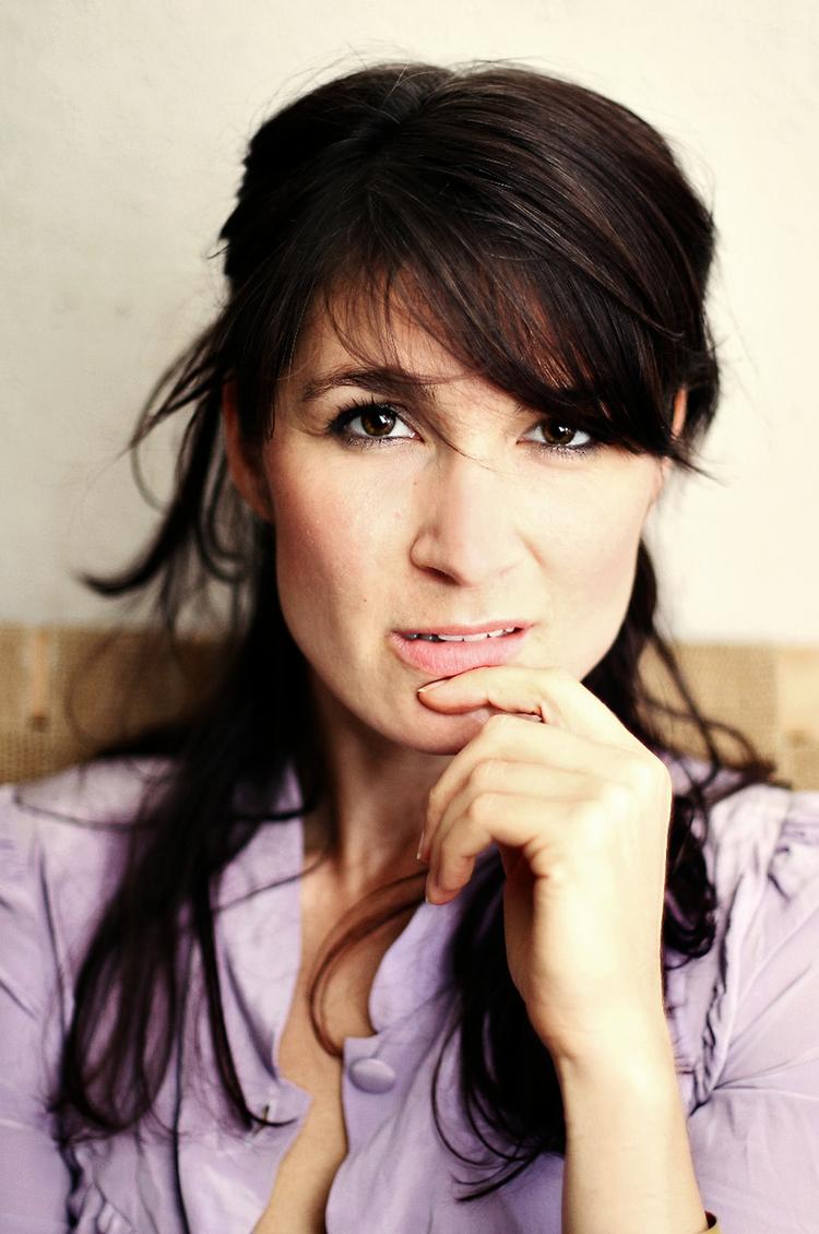 40år. Charlotte Munck har et talent, der spænder over mange genrer, men for det store publikum er hun mest kendt fra rollen som Anna Pihl fra TV 2's politiserie. 