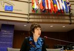Grillet. EU-udenrigschef. Baronesse Catherine Ashton besvarede i dag cirka 150-200 spørgsmål fra Europaparlamentets medlemmer. Høringen begynder først til januar. 