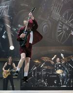 Riffmestrene. AC/DC står både hos politiken.dk's læsere og MusicRadar.com's brugere sammen med Led Zeppelin som de ubestridte mestre udi riffmageri. Men er det også australierne, der har lavet det bedste? 