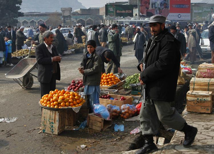 Fiasko. Internationale nødhjælpsarbejdere i Afghanistan frygter, at deres arbejde kan være spildt, hvis ikke amerikanerne fokuserer mere på blandt andet at stabilisere den korrupte afghanske regering. (arkivfoto) 