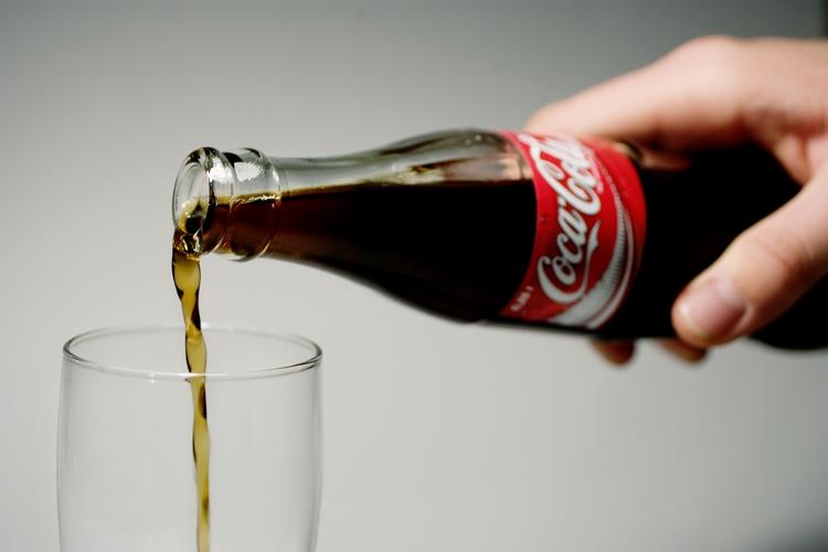På afvænningsklinikken Holdopnu, som primært hjælper med rygestop, kommer der ifølge ejeren Christina Nielsen hver uge omkring en håndfuld klienter, der erklærer sig afhængige af cola. 
