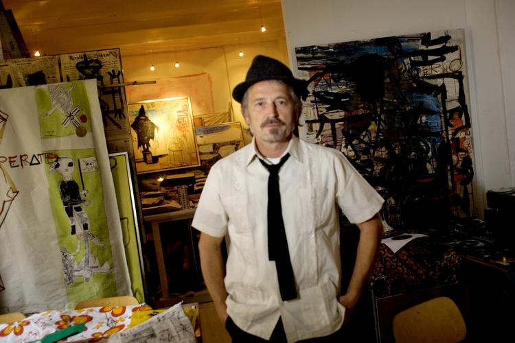 HUG. Lars H.U.G mener, at Carina Christensens planer om at få kunsten ud til folket er hul i hovedet. 