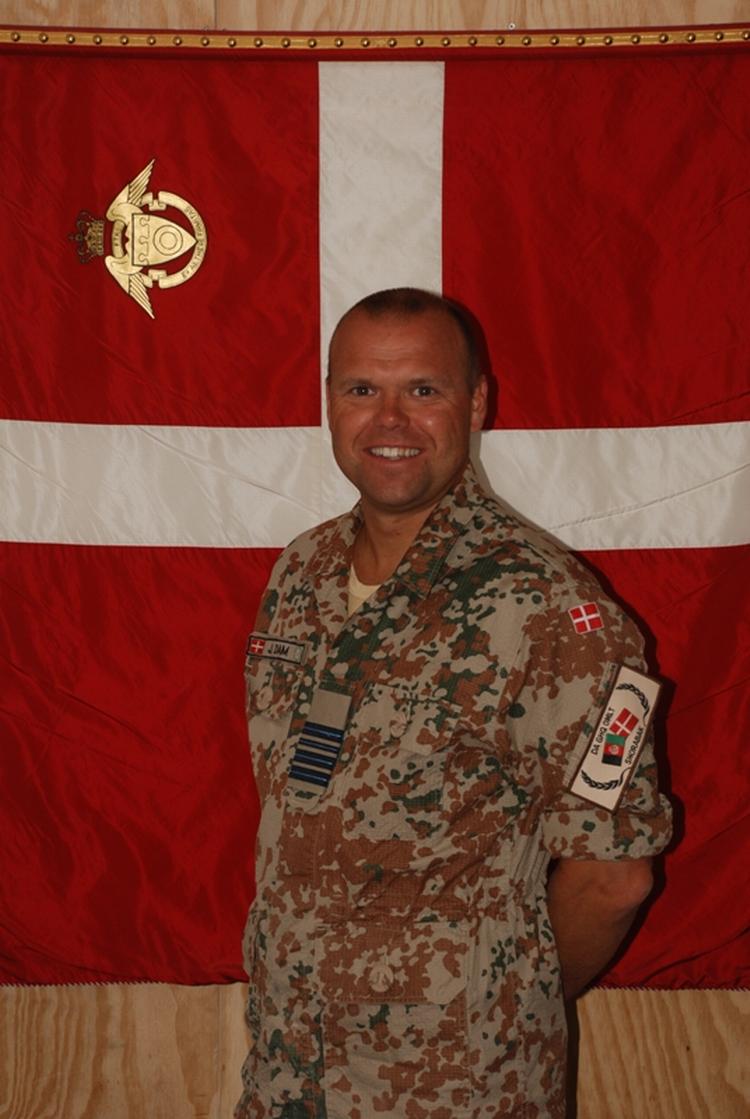 Afghanistan. Oberstløjtnant Jan Dam fra Flyvevåbnet uddanner afghanske soldater i Helmand. (privatfoto) 