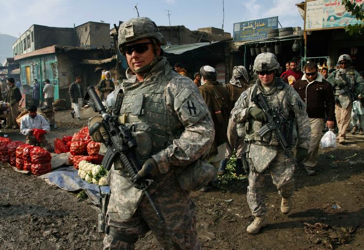 Optrapning. Amerikanske soldater på patrulje i det centrale Kabul kort efter, at Barack Obama havde annonceret, at  han sender 30.000 ekstra mand til landet for at få afsluttet krigen. 