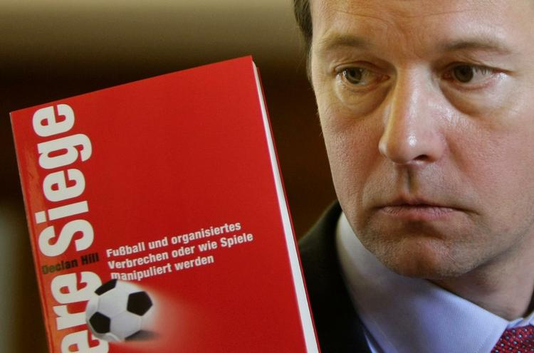 MATCHFIXING. Det er lettere at skjule unormale væddemål, hvis man spiller på store kampe, mener den internationalt anerkendte spilleekspert Declan Hill. 
