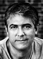 Uforløst. 'Bjergene i horisonten' af Jakob Vedelsby om nøler noget efter andre bøger i om fædre og sønner - et terræn, som mange store forfædre har betrådt. (pr-foto) 