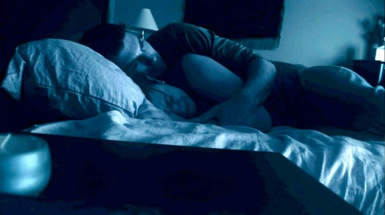 'Hvad sker der, mens du sover' lyder underteksten til 'Paranormal Activity', der nu får dansk premiere efter at have slået alle indtjeningsrekorder i USA. 