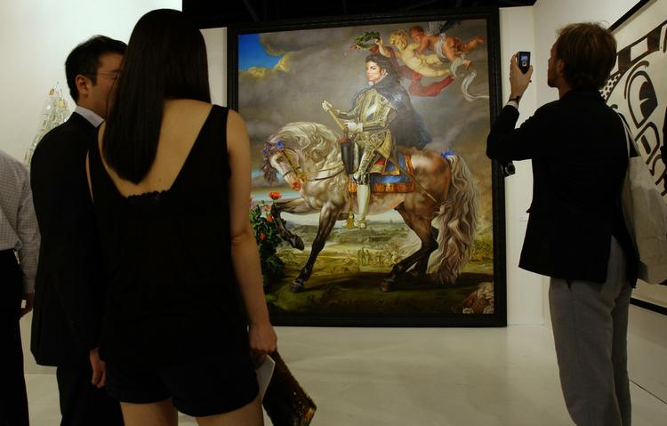 Rytterstatue. Kunstneren Kehinde Wiley udstiller sit maleri på kunstmuseet Art Basel i Miami Beach, Florida. 
