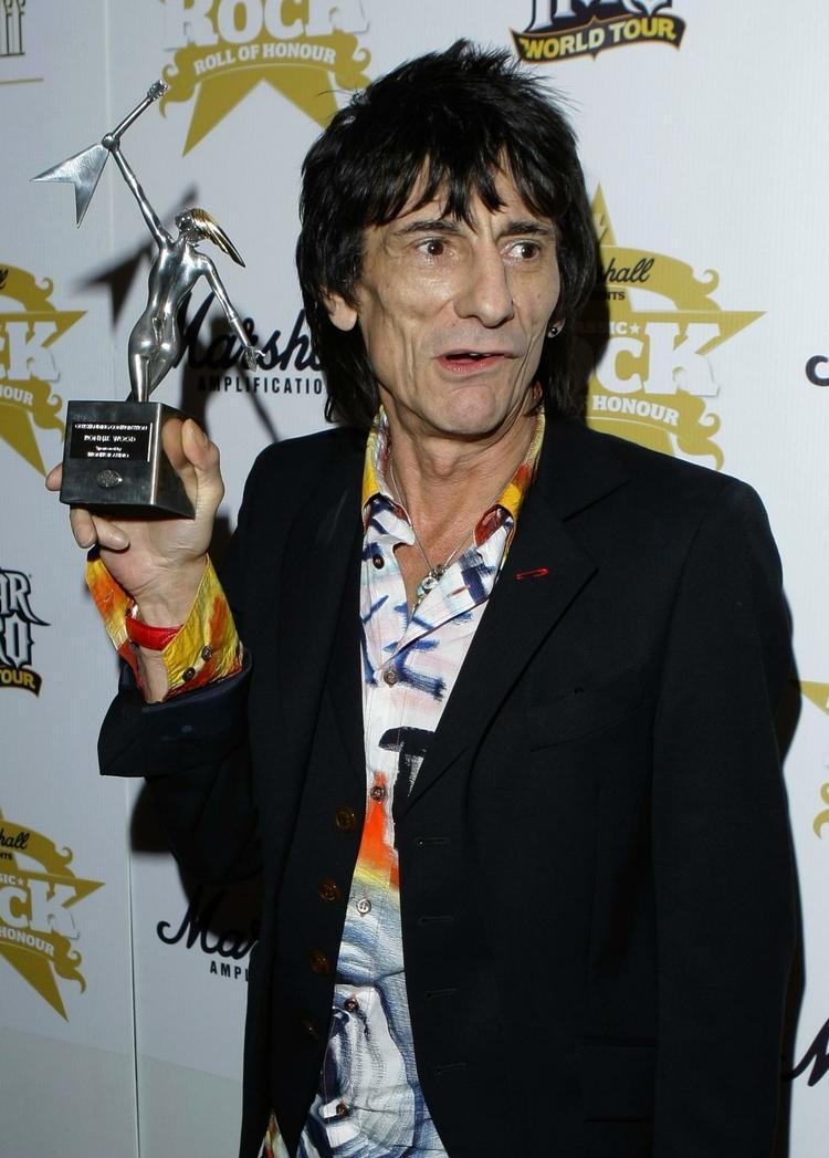 Ifølge Sky News har Ronnie Wood været en tur på politistationen efter et sammenstød med sin kæreste. 