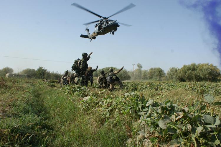 Eftertjek. Forsvaret - der her øver sig i Oksbøl - får mulighed for at ændre i bøger om Afghanistan. 