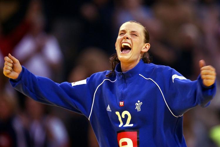 overlever. SK Aarhus har reddet sig for resten af sæsonen med en lønnedgang blandt spillerne, oplyser målmand Karin Mortensen. Arkivfoto. 