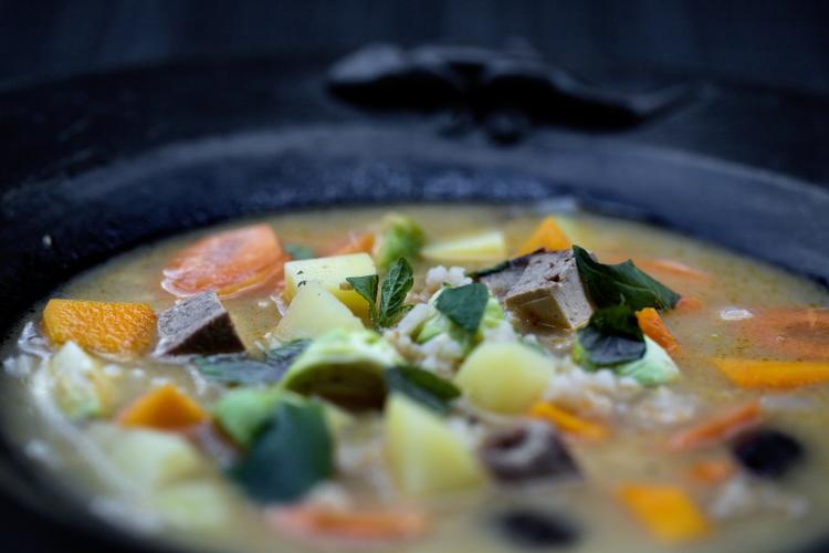 Drop kødet. Kirsten Skaarup kommer med opskrifter til klimavenlig mad - helt uden kød. 