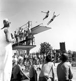 Kolding. Sæsonåbning i Kolding Bad 28. maj 1956. Billedet er et af dem, man kan supplere sin læsning med, hvis man går ind på koldingkroeniken.word-press.com/billeder. Foto:Peter Thastum 