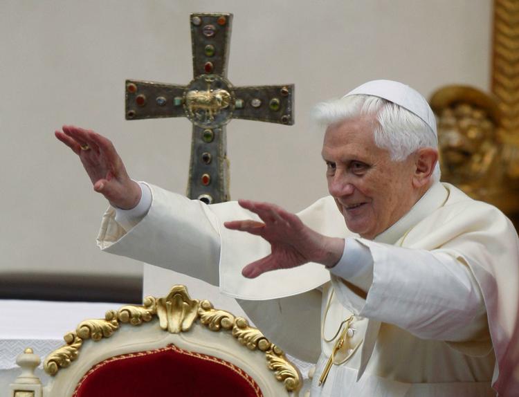 Overgreb. Pave Benedikt XVI har tidligere undskyldt til ofre for katolske præsters seksuelle overgreb. Her ses han under et besøg i den italienske by Brescia i sidste måned. 