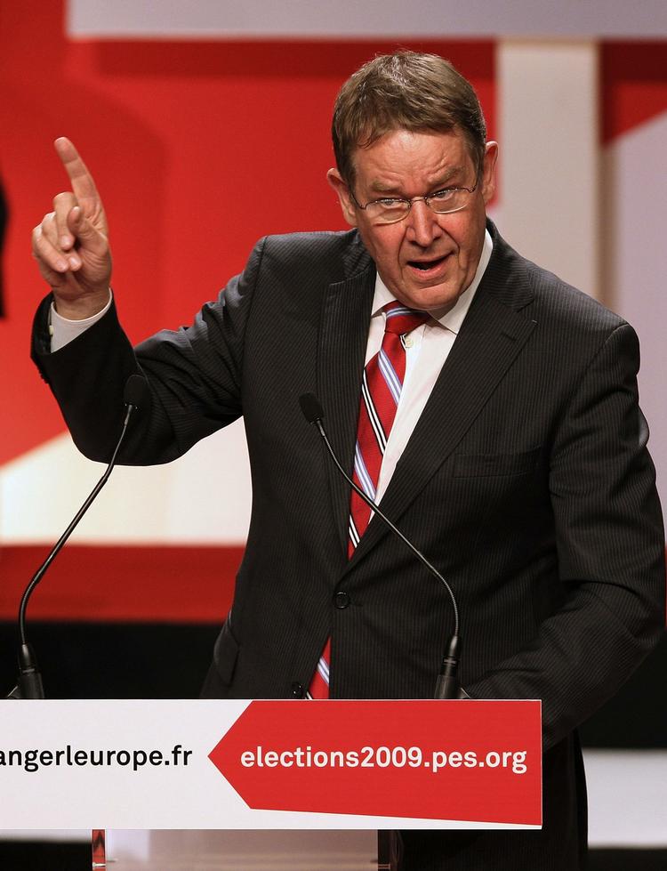 Genvalg? Selv om Poul Nyrup Rasmussen har trukket sig fra Europa-Parlamentet er han ikke færdig med europæisk politik. (Arkivfoto) 