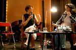 Meningers mod. Den marokkanske forfatter Sanaa al-Aji fik en betinget fængselsstraf for en artikel om religion, sex og politik. Her interviewes hun (th.) af Alexandra Pringle. Foto: Sean O’Toole 