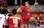 bomber. Camilla Dalby hamrer et af sine i alt 8 mål ind ved gårsdagens VM-kamp mod Frankrig. I dag gælder det Congo. Se kampen på tv. 