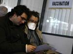 Vaccination. Et fransk par venter på at blive vaccineret mod influenza A (H1N1) i den sydfranske by Nice. 