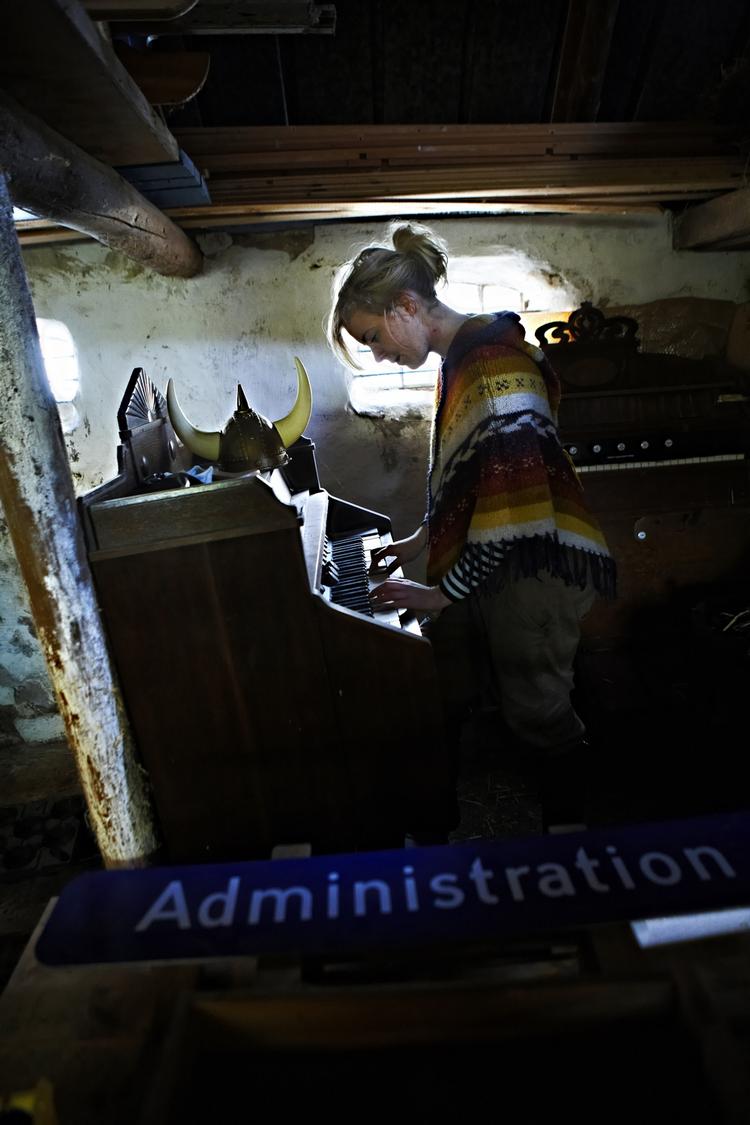 Isoleret. Ane Østergaard bor på en gård i Nordjylland. 