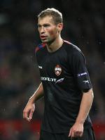 UDE. Forsvarsspilleren Alexej Beresutskij og hans kollega Sergej Ignasjevich  er blevet suspenderet af Uefa. 