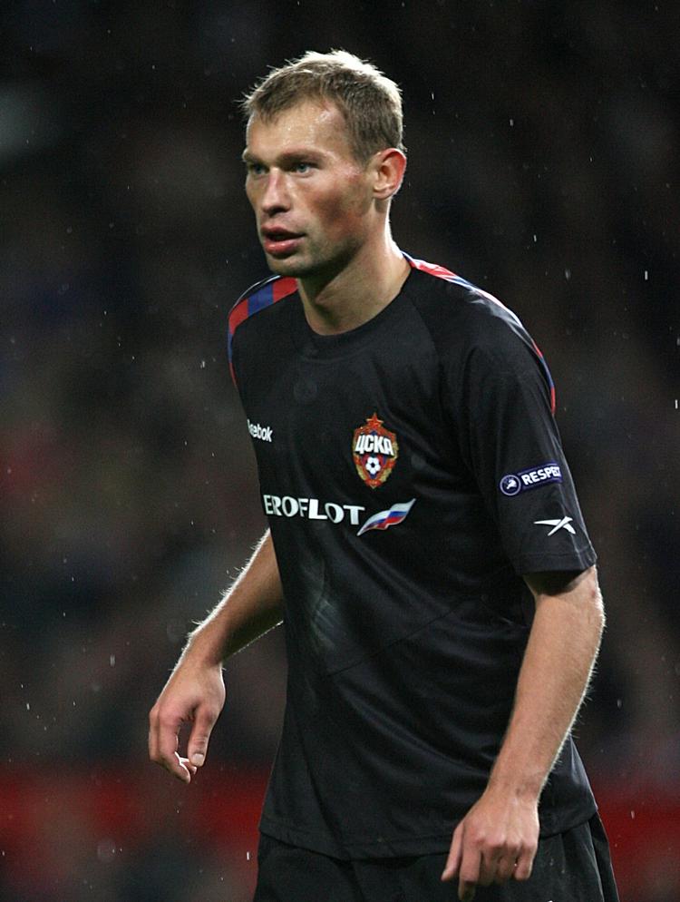 UDE. Forsvarsspilleren Alexej Beresutskij og hans kollega Sergej Ignasjevich  er blevet suspenderet af Uefa. 