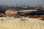 farligt. Soccer City Stadium er ved at være færdigt i udkanten af Johannesburg, hvor sikkerheden for de mange fodboldturister og -spillere tages alvorligt. Arkivfoto. 