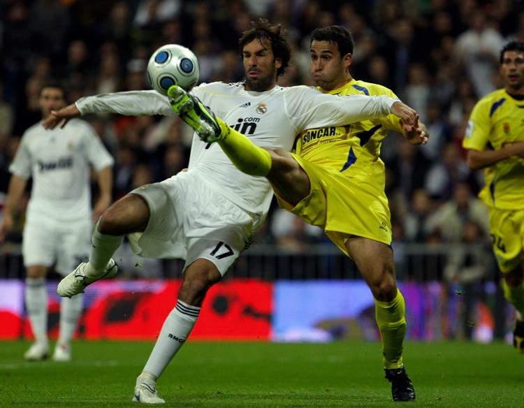 målscorer. Den rutinerede hollænder Ruud van Nistelrooy er en af de stjernespillere, der er kommet i overskud efter Real Madrids massive indkøb i sommerpausen. Arkivfoto. 
