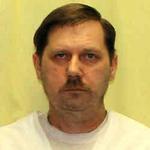 Henrettet. Kenneth Biros, der er dømt for mord, voldtægt og røveri, har kaldt sin henrettelse for »en grusom og usædvanlig straf«. 