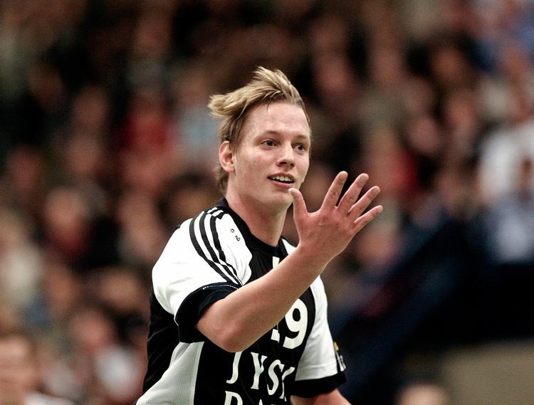 målmaskine. Christian Back har scoret flittigt fra sin fløjposition hos Bjerringbro-Silkeborg. Se om AaB-mandskabet kan stoppe Back, når de to hold mødes i aften. Arkivfoto. 