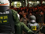 Optøjer. Stuttgarts tilhængere gik amok i weekenden, da det kun lykkedes at spille 1-1 mod Bochum. Arkivfoto. 