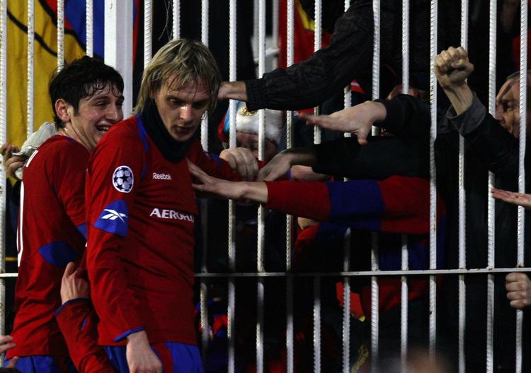 FRIE. CSKA Moskva-spillerne takkede i går deres fans efter Champions League-kampen mod Besiktas, og det kan de også komme til i fremtiden. Dopinganklager mod to af deres holdkammerater får ingen konsekvenser for dem. 