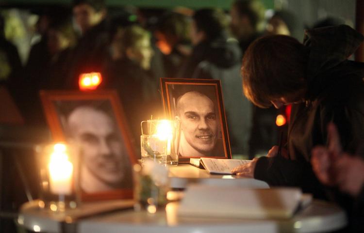 MINDET. Mange tyskere sørgede, da den målmanden Robert Enke begik selvmord på grund af en depression. Nu får Enke opkaldt en fond efter sig. Arkivfoto. 