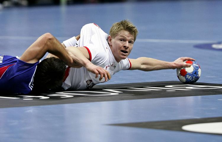 skulderskade. Playmaker Jesper Jensen bliver ikke klar til Danmarks EM-forsvar i Østrig i januar. Arkivfoto. 