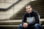 Strafrente forude. 46-årige Peter Willumsen er en af de danskere, der kan se frem til at skulle betale strafrente. Han orker ikke at indhente de nødvendige oplysninger. »Det stemmer ikke særlig godt overens med regeringens ambitioner om at afbureaukratisere«,  siger han. 