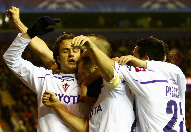 LEDEREN. Martin Jørgensen bar i går anførerbindet for Fiorentina og levede op til værdigheden med en vigtig scoring. 