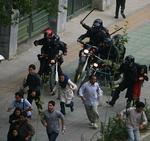 Flugt Flere af de, der blev anholdt under de voldsomme protestdemonstrationer i Iran, er siden blevet tvunget til at forlade landet, skriver Amnesty. 