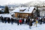sexforbryder? 26. september i år blev filminstruktør Roman Polanski arresteret, da han var på vej til at modtage en filmpris i Schweiz. På billeder ses instruktørens villa i Gstaad, hvor han efterfølgende blev placeret i 'husarrest'. (Arkivfoto) 